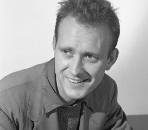 A portrait of Ralph Rapson